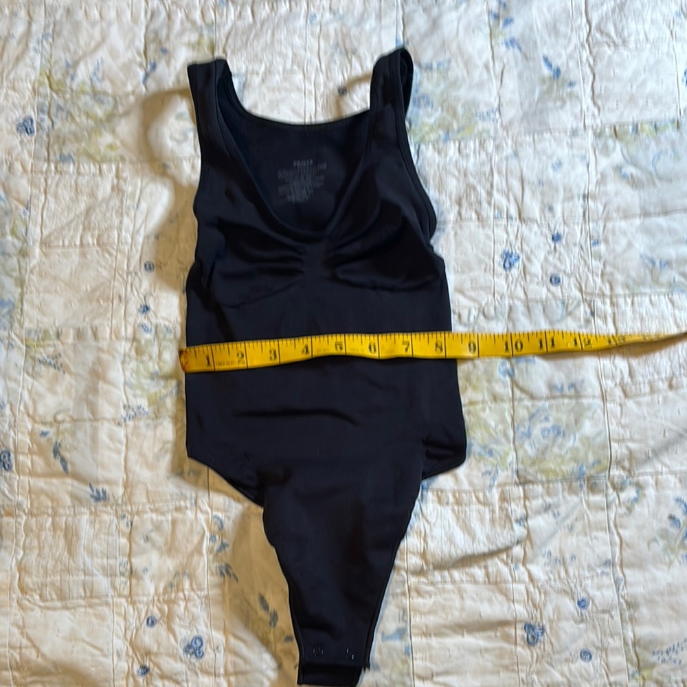 SKIMS Black Bodysuit Classic Scoop Neck- small